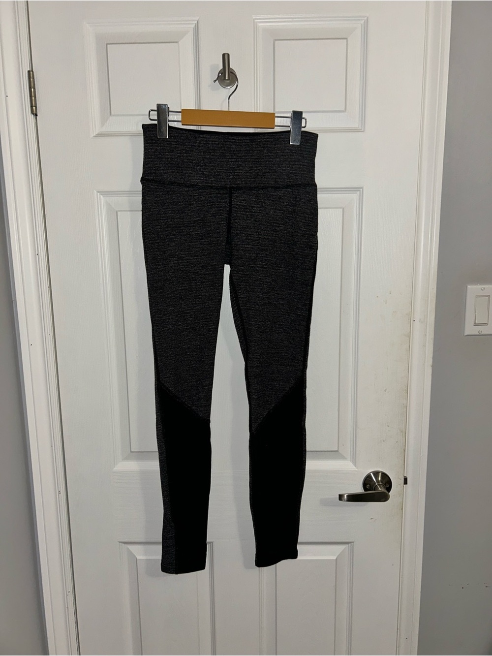 Lululemon Grey Patterned Running Leggings Black Accents Size 6